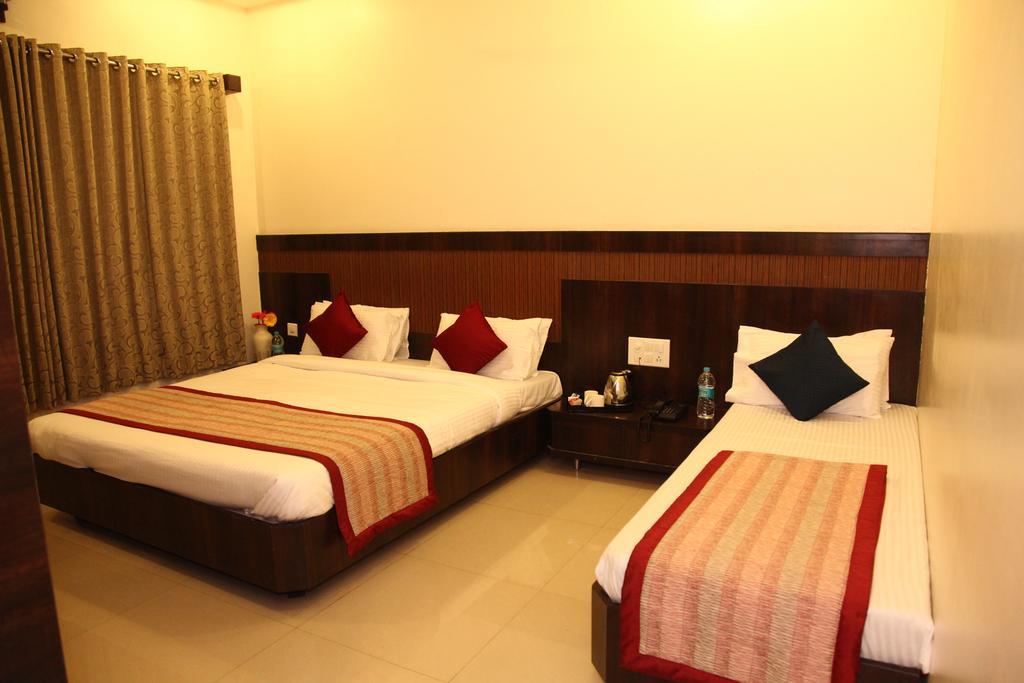 Hotel Sai Ramanand Shirdi Ngoại thất bức ảnh