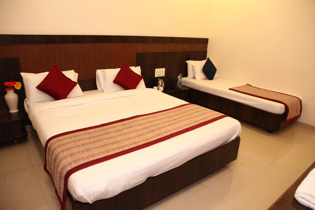 Hotel Sai Ramanand Shirdi Ngoại thất bức ảnh