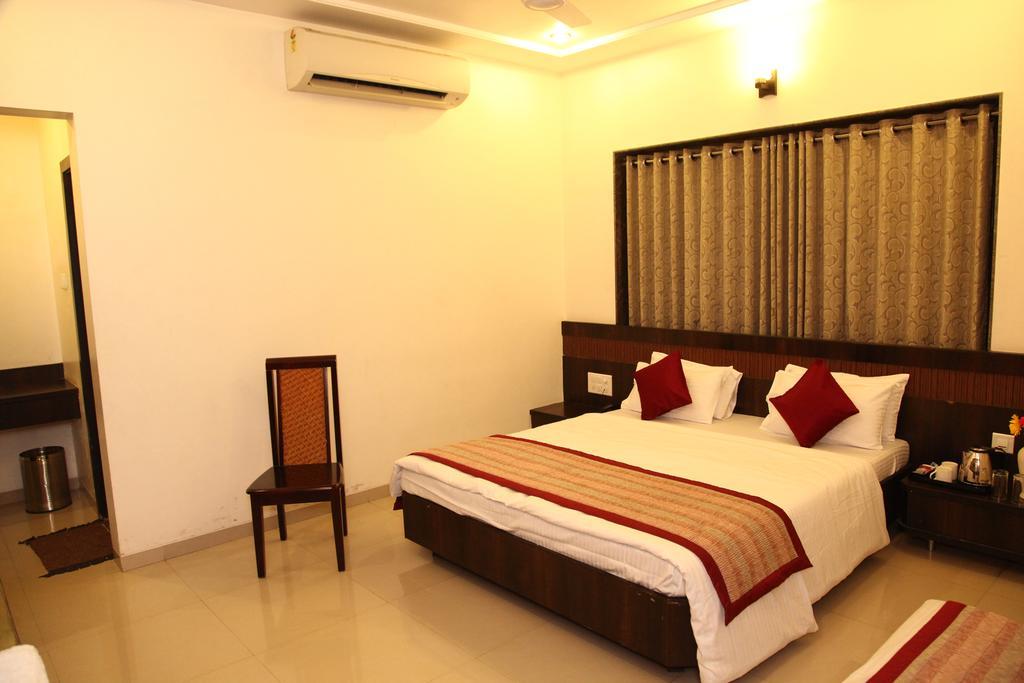 Hotel Sai Ramanand Shirdi Ngoại thất bức ảnh