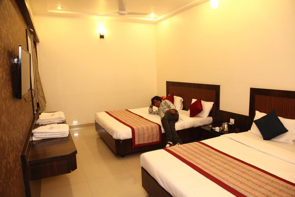 Hotel Sai Ramanand Shirdi Ngoại thất bức ảnh
