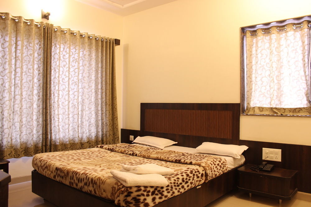 Hotel Sai Ramanand Shirdi Ngoại thất bức ảnh