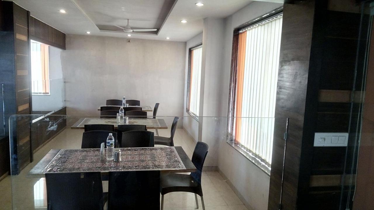 Hotel Sai Ramanand Shirdi Ngoại thất bức ảnh
